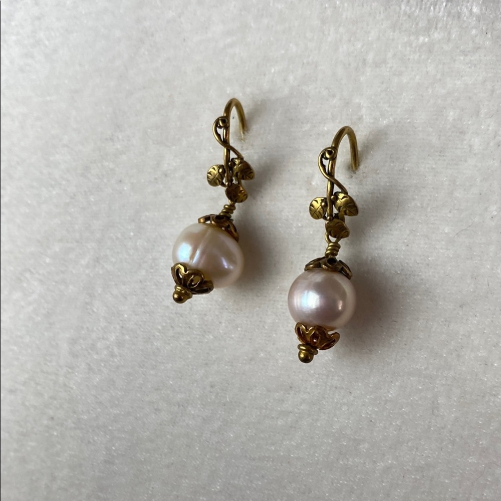 Elegant Gold and Cream Pearl Earrings